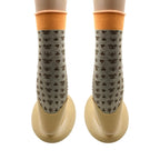 Breathable and soft socks with a simple design